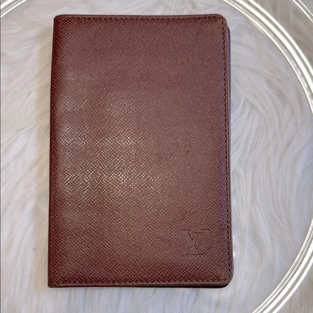 Louis Vuitton Porte 2 Cartes Vertical Brown Taiga Leather Card Case Holder